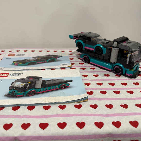 LEGO City 60406 Transporter Truck - Black and Teal - Picture 2 of 9